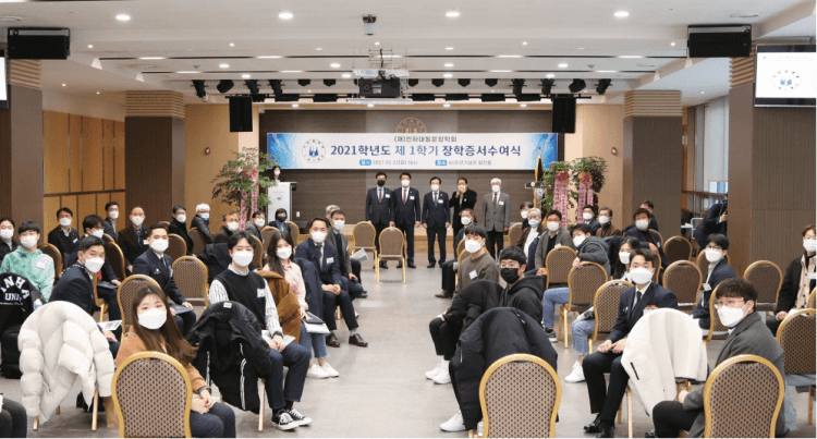 동문장학회… 1학기 장학증서 수여