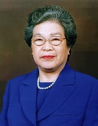 배경숙 명예교수, 법학 장서 4천여 권 기증