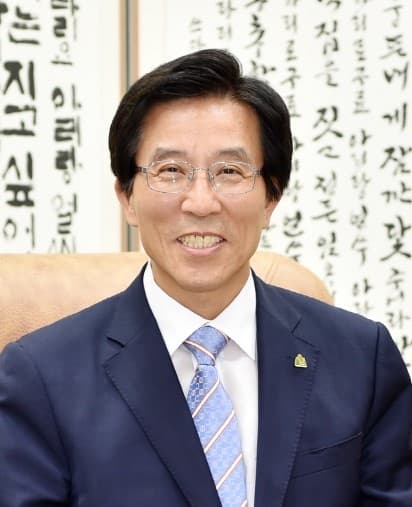 고윤환(학과학번) 문경시장 퇴임, 10년 임...