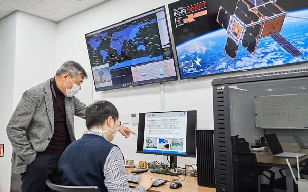 자체 제작 인공위성 우주에 보낸다... ‘큐...