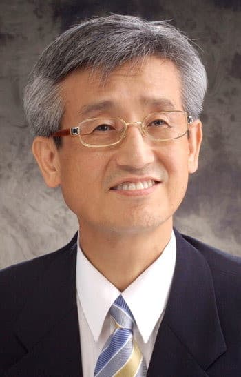 최원식 한국어문학과 명예교수, 제30회 용...